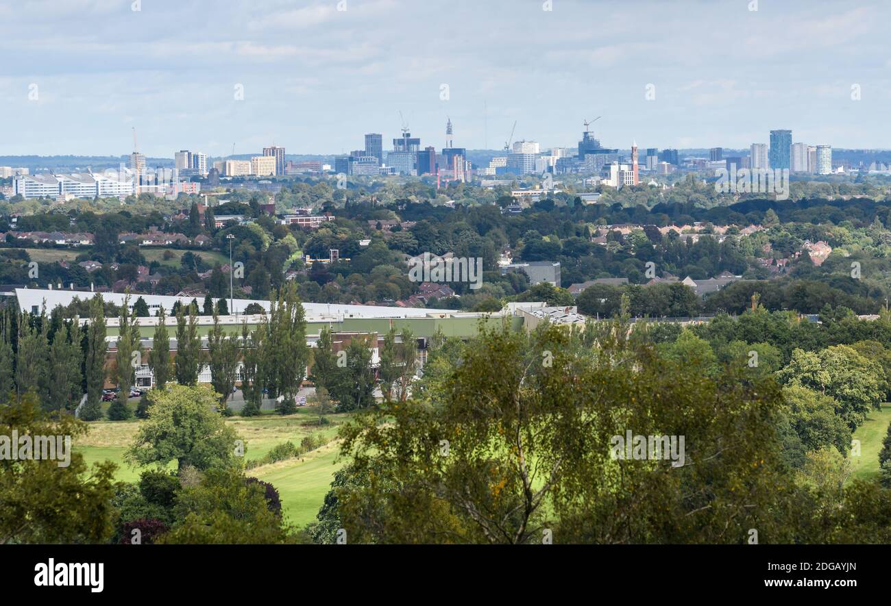 Die Skyline von Birmingham von den nahe gelegenen Lickey Hills aus. Stockfoto