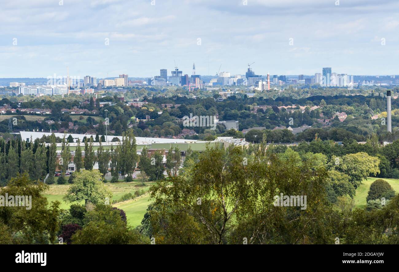 Die Skyline von Birmingham von den nahe gelegenen Lickey Hills aus. Stockfoto