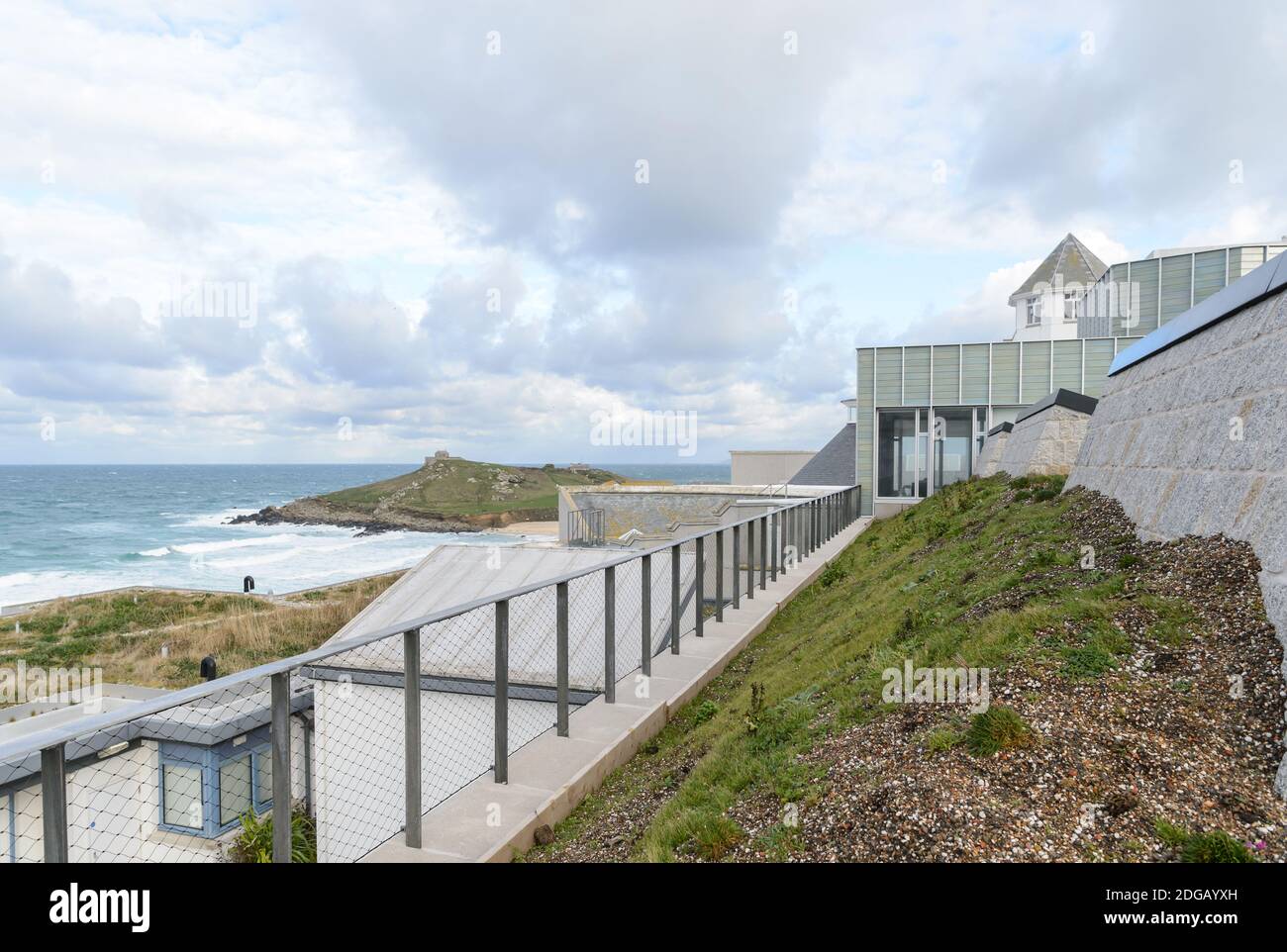 Blick auf die Tate St Ives Kunstgalerie in St Ives, Cornwall, England, Großbritannien Stockfoto