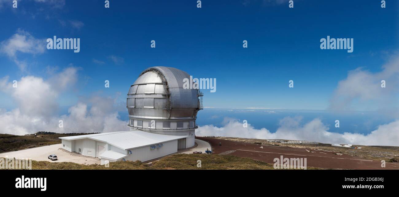 Astronomie-Teleskop an der Küste, Gran Telescopio Canarias, Roque De Los Muchachos, La Palma, Kanarische Inseln, Spanien Stockfoto