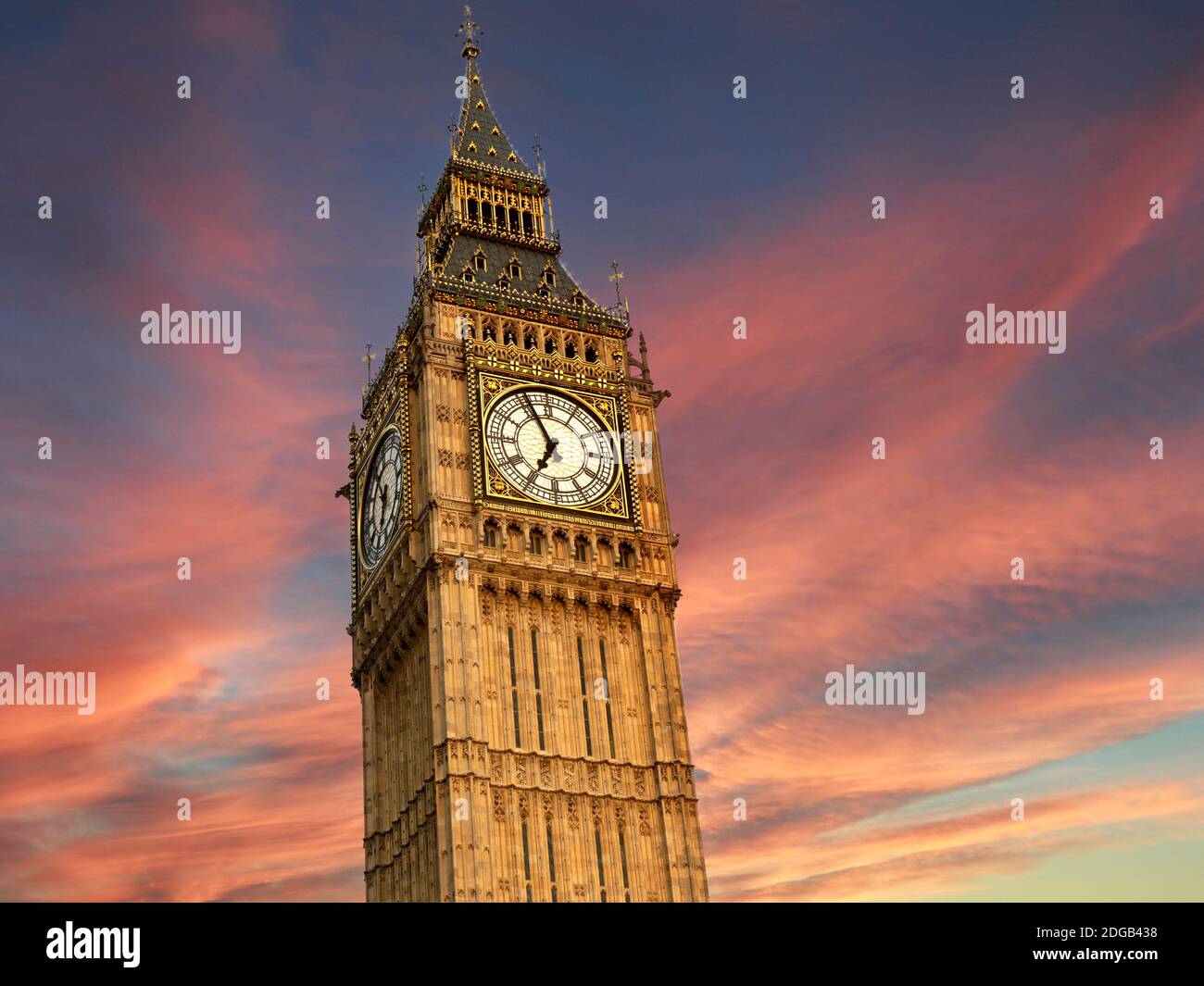 BIG BEN SONNENUNTERGANG UHR TURM PARLAMENT Sonnenuntergang Himmel hinter 18.55 Uhr der Clock Tower Big Ben bei Sonnenuntergang Westminster London VEREINIGTES KÖNIGREICH Stockfoto