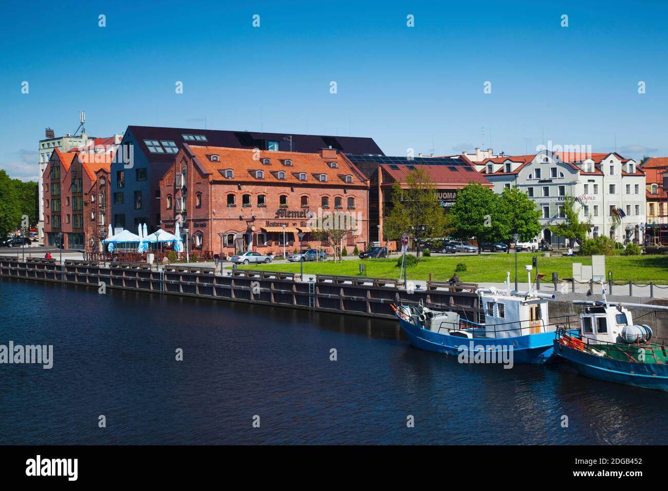 Alte Lagerhäuser am Ufer, Dane River, Klaipeda, Litauen Stockfoto