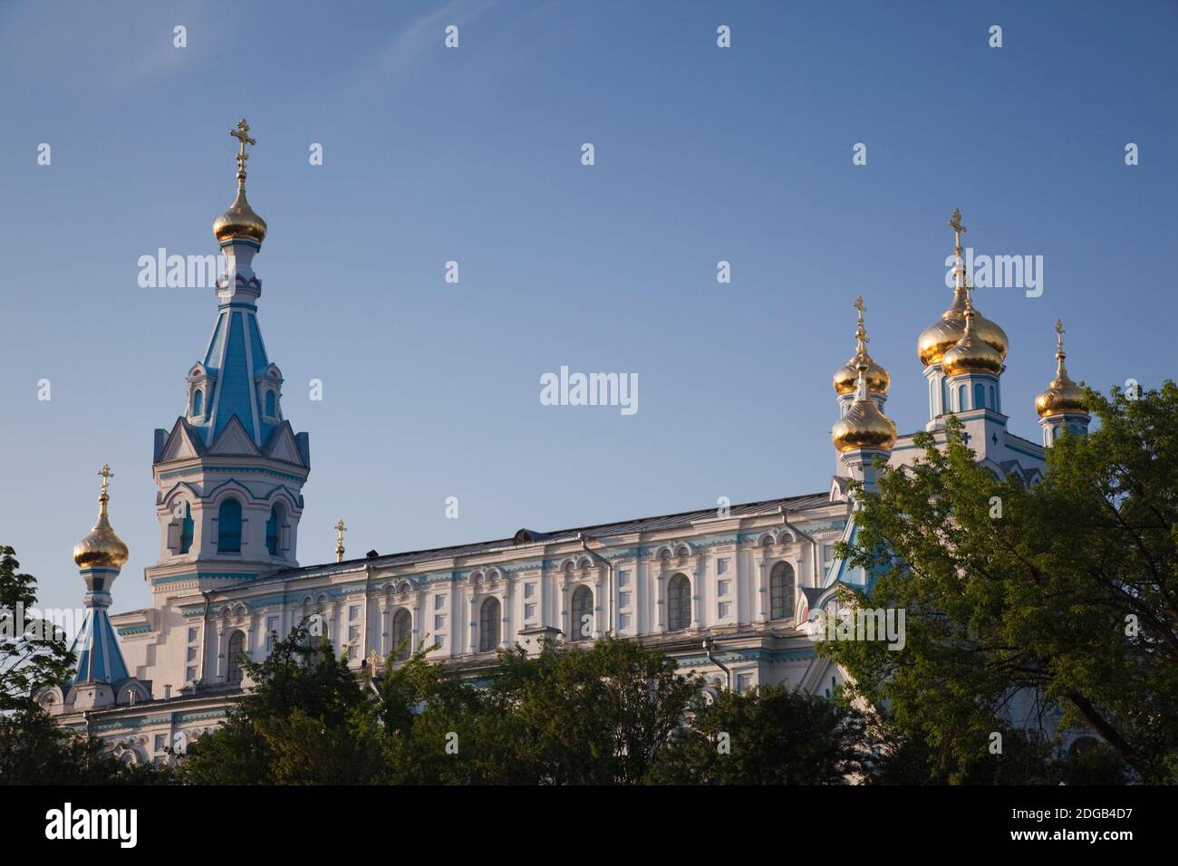 Niedrige Ansicht der russisch-orthodoxen Kirche, Daugavpils, Daugava Flusstal, Latgale Region, Riga, Lettland Stockfoto