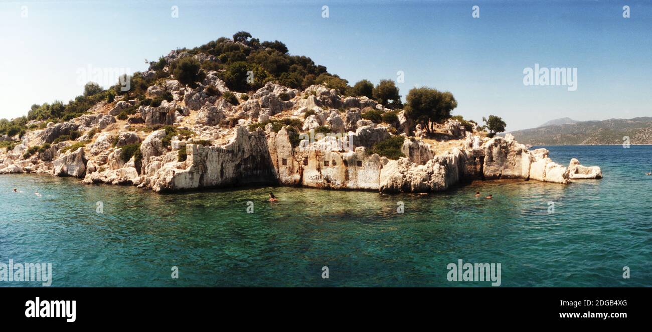 Felseninsel im Mittelmeer, versunkene Stadt, Kekova, Provinz Antalya, Türkei Stockfoto