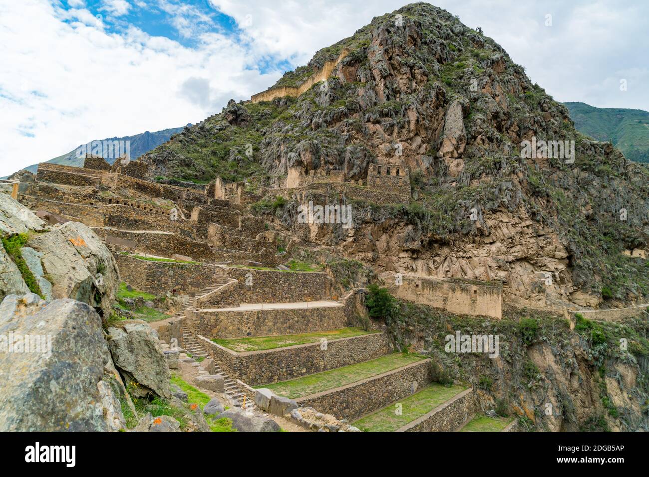 Inka-Ruinen und die Terrassen von Pumatallis in Ollantaytambo Stockfoto