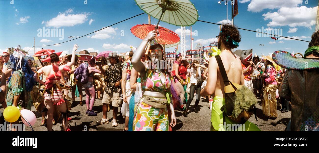Künstler bei der Coney Island Mermaid Parade, Coney Island, Brooklyn, Manhattan, New York City, New York State, USA Stockfoto