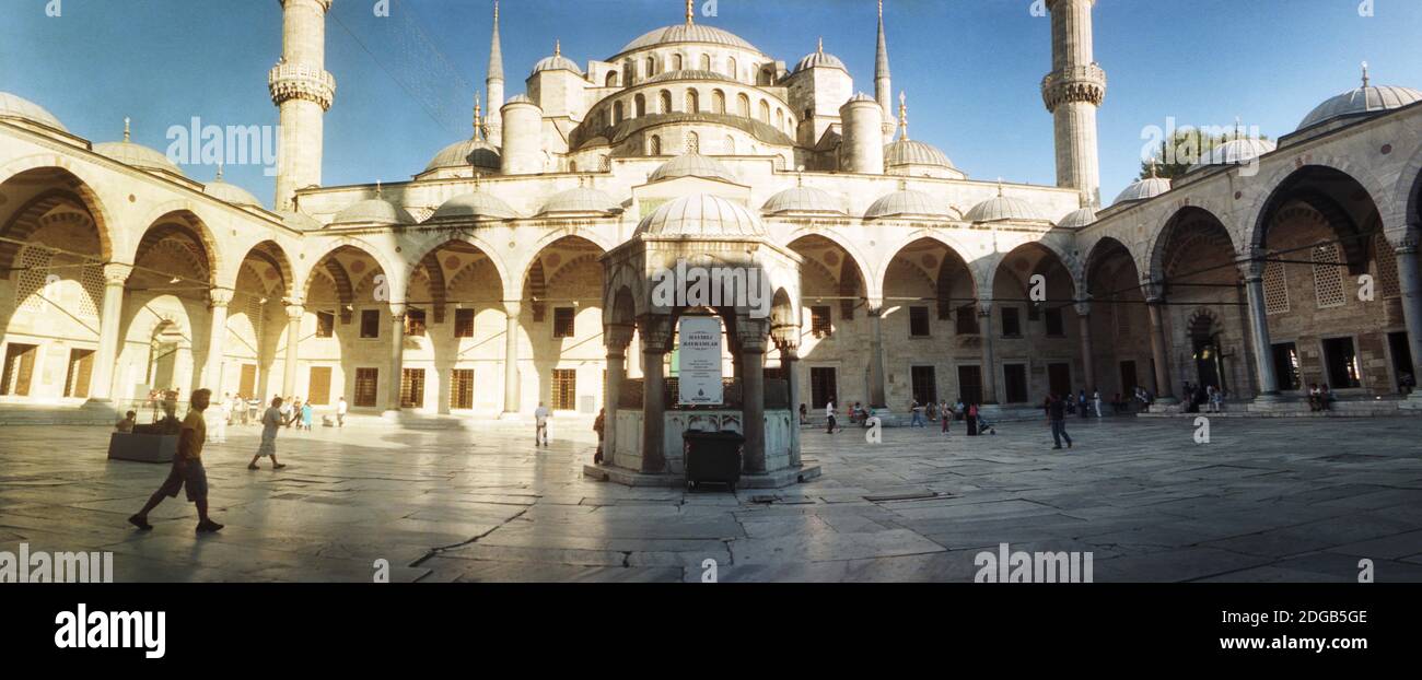 Innenhof der Blauen Moschee in Istanbul, Türkei Stockfoto