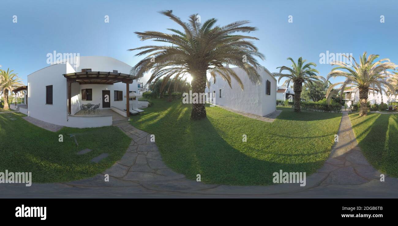 360 VR Ferienhäuser zur Miete im Trikorfo Beach Apartment Hotel, Griechenland Stockfoto