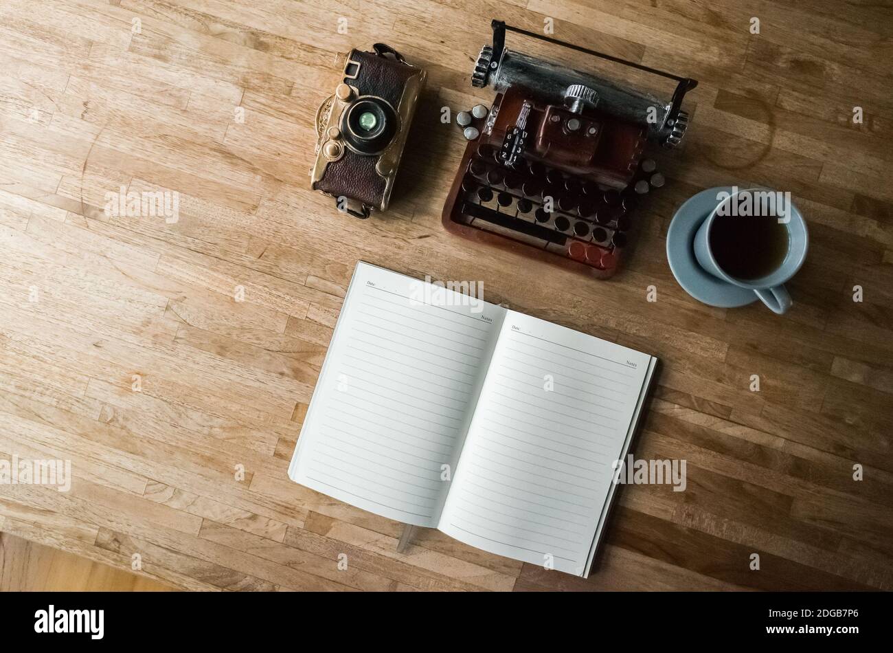 Notizbuch mit Schreibmaschine Stockfoto