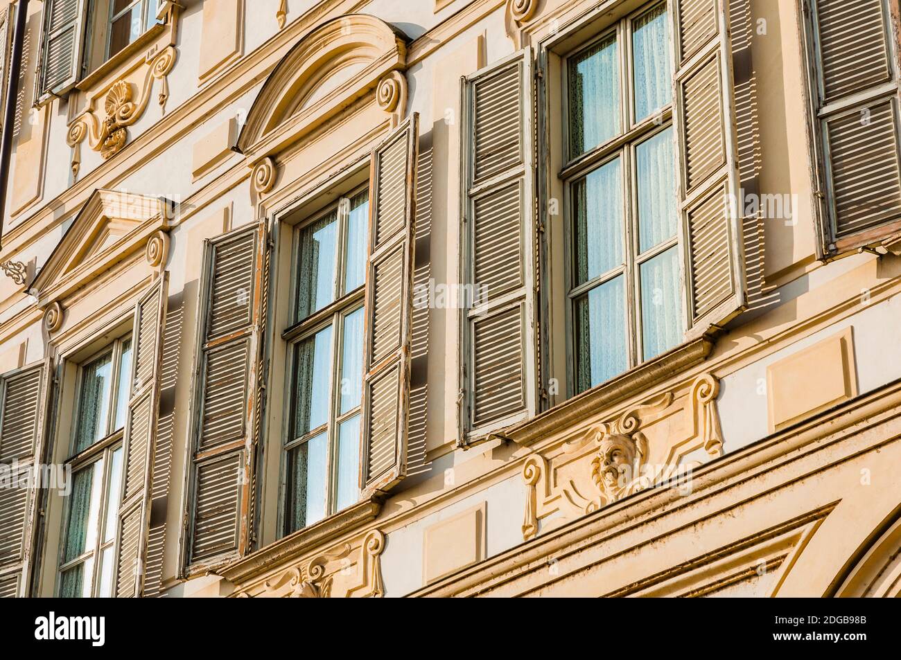 Windows-Details. Piazza San Carlo ist einer der wichtigsten Plätze der Stadt in Turin, ist ein Beispiel für barocken Stil. Sein aktueller Name ist eine Hommage an Charles B. Stockfoto