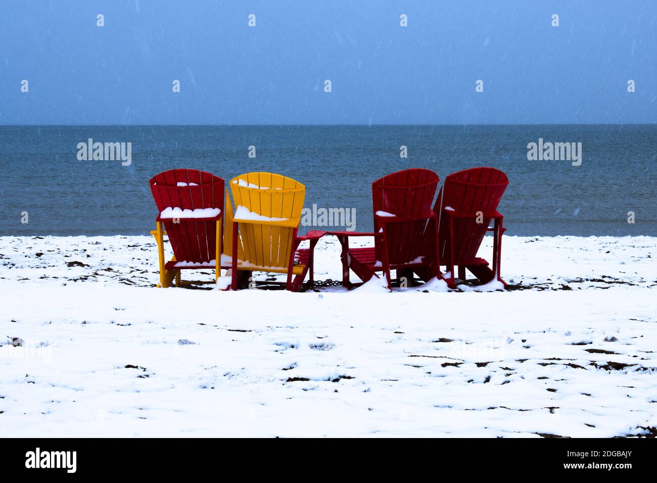 Vier Stühle am woodbine Beach Toronto ON Stockfoto