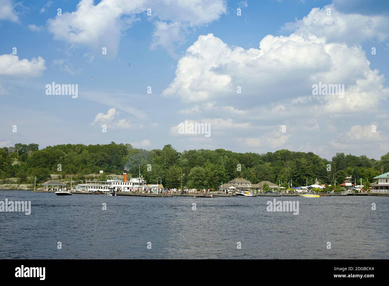 Boote in einem See, Gravenhurst Bay, Gravenhurst, Ontario, Kanada Stockfoto