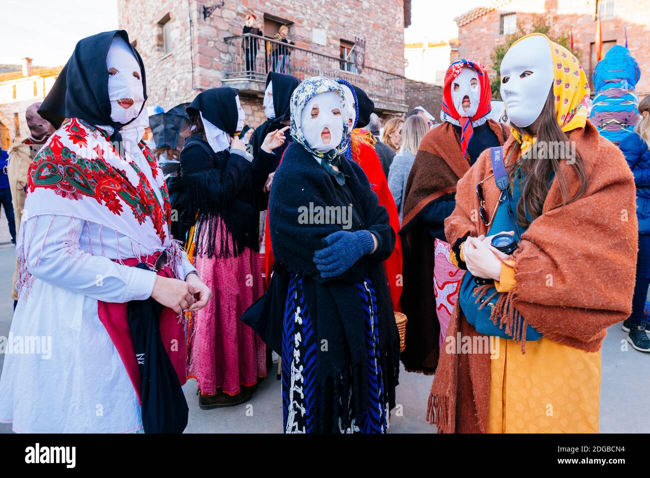 Mascaritas - Maskierte Figuren. Karneval Von Luzon. Zwei Charaktere sind die Protagonisten der Luzon Karneval, Teufel und maskierte Figuren - Diablos y mascarit Stockfoto