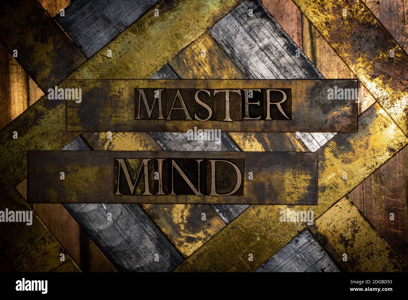Master Mind Text auf grunge texturierten Kupfer und Gold Hintergrund Stockfoto