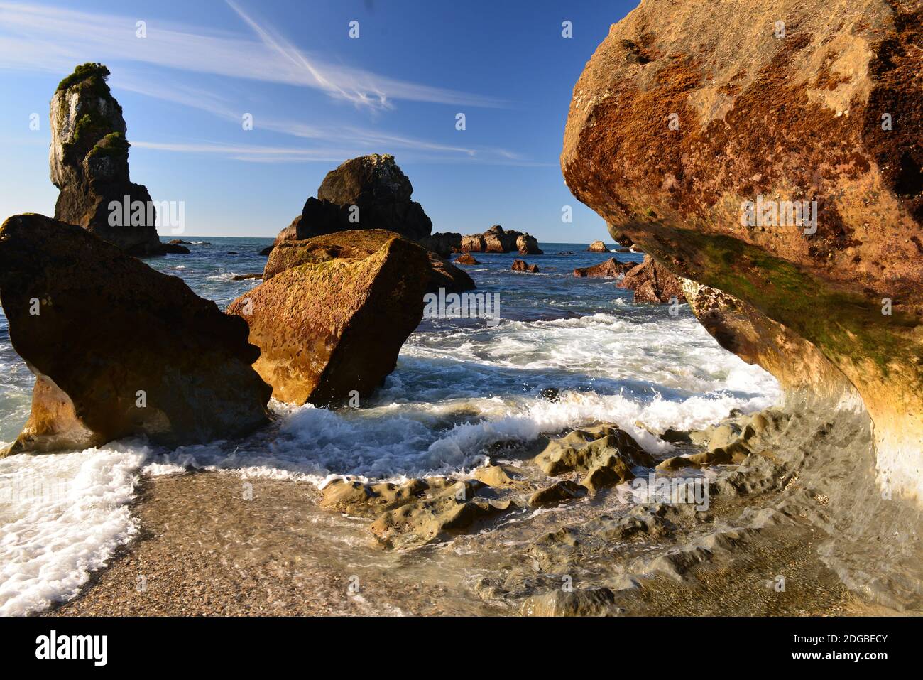 Felsformationen am Monro Beach Neuseeland Stockfoto