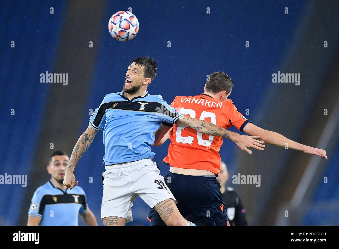 Rom, Italien. Dezember 2020. Francesco Acerbi von der SS Lazio während des UEFA Champions League Gruppe F-Etappensiegs zwischen der SS Lazio und dem Club Brugge im Stadio Olimpico, Rom, Italien am 8. Dezember 2020. Kredit: Giuseppe Maffia/Alamy Live Nachrichten Stockfoto