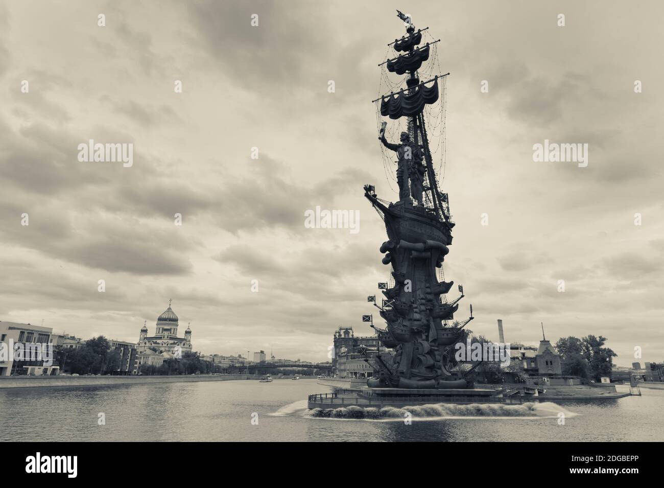Peter das große Denkmal im Fluss Moscva, Zamoskvorechje-Gebiet, Moskau, Russland Stockfoto