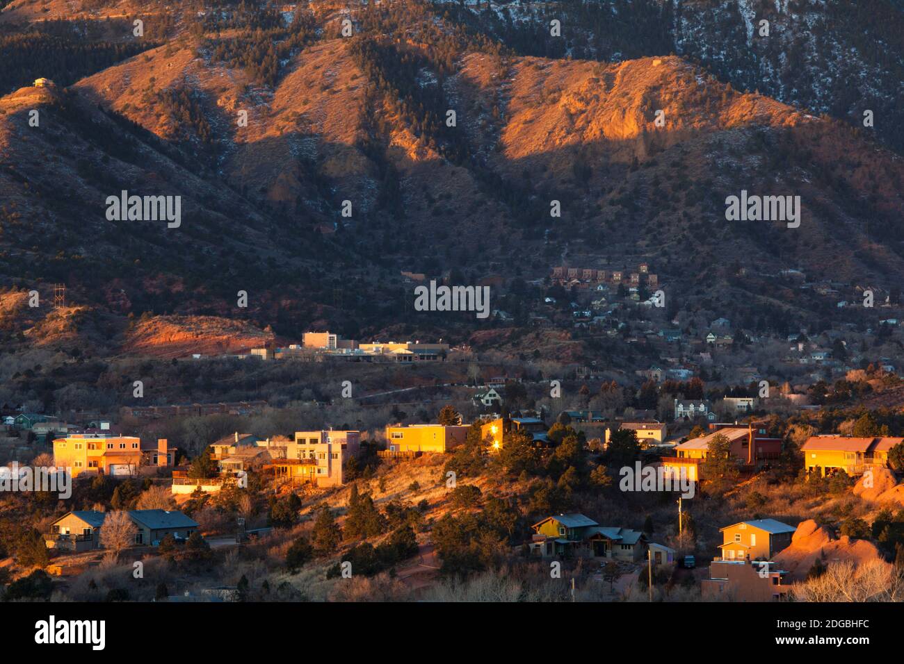 Erhöhter Blick auf Manitou Springs vom Garden of the Gods, Colorado Springs, Colorado, USA Stockfoto