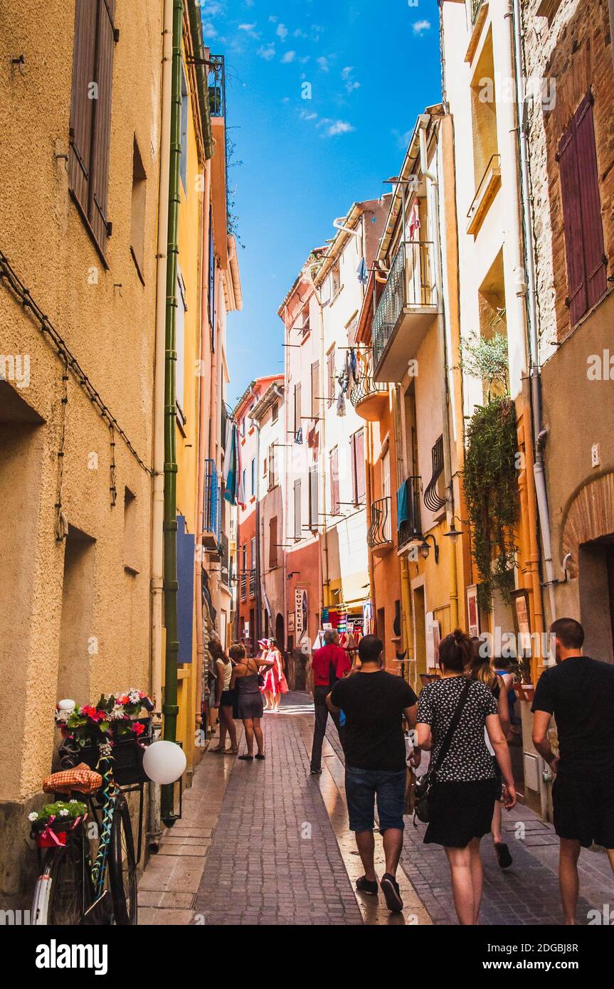 Malerischer Blick auf die Straßen von Collioure, Frankreich Stockfoto