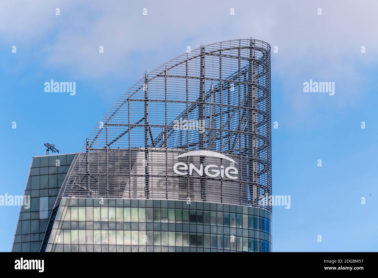 Courbevoie, Frankreich - 12. November 2020: Außenansicht des Hauptgebäudes von Engie, einem französischen Energieunternehmen Stockfoto