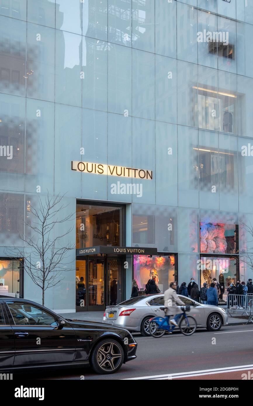 Louis Vuitton Store auf der Fifth Avenue in New York City, USA Stockfoto