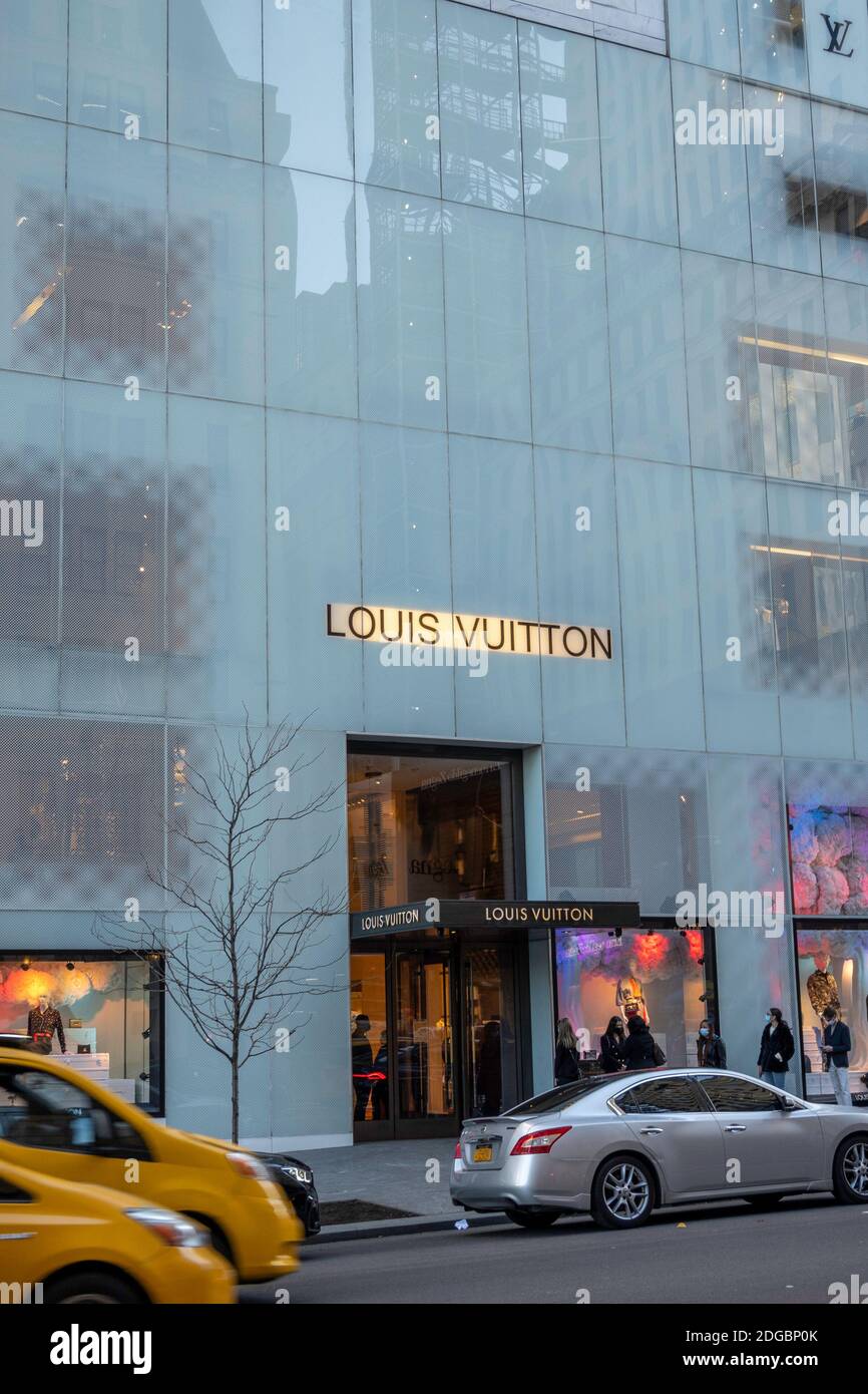 Louis Vuitton Store auf der Fifth Avenue in New York City, USA Stockfoto