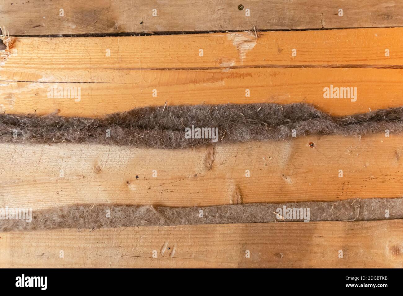 Wand aus Holz horizontale Wand isoliert, um warm zu halten Winter Stockfoto