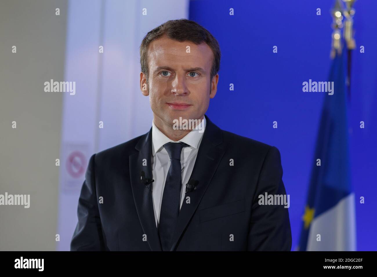 Ehemaliger französischer Wirtschaftsminister und Präsident der politischen Bewegung 'en Marche' (in Bewegung!) Und der Kandidat für die Präsidentschaftswahl 2017 Emmanuel Macron trifft am 8. April 2017 die Delegierten der französischen überseeischen Departements in Paris, Frankreich. Foto von Henri Szwarc/ABACAPRESS.COM Stockfoto