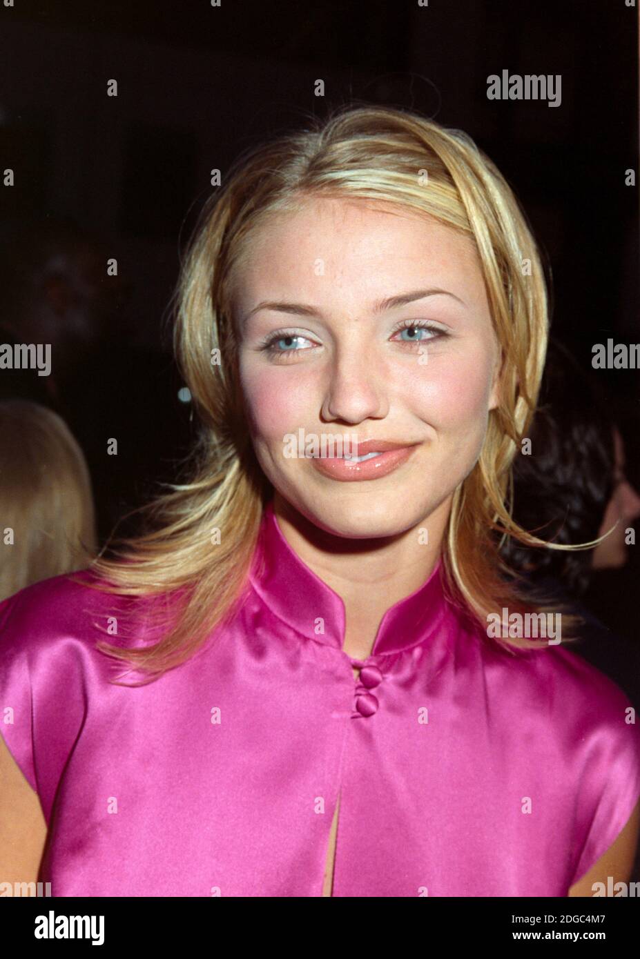 ARCHIV: LOS ANGELES, CA. 28. Juli 1994: Schauspielerin Cameron Diaz bei der Premiere von 'The Mask' in Los Angeles. Datei Foto © Paul Smith/Featureflash Stockfoto