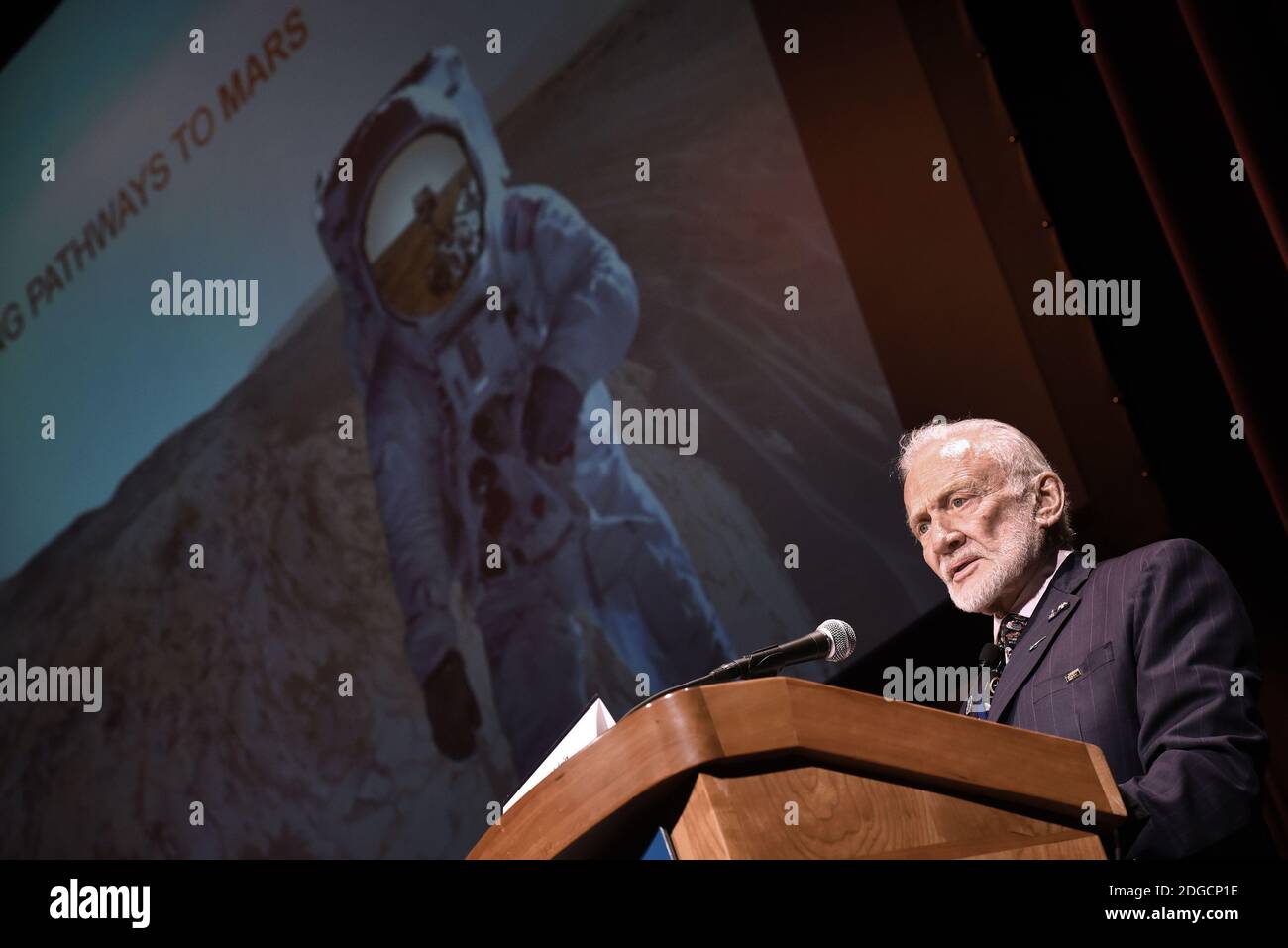 Gemini XII & Apollo XI Astronaut Buzz Aldrin spricht während des Humans 2 Mars Summit an der George Washington University in Washington, DC, am 9. Mai 2017. Foto von Olivier Douliery/ Abaca Stockfoto