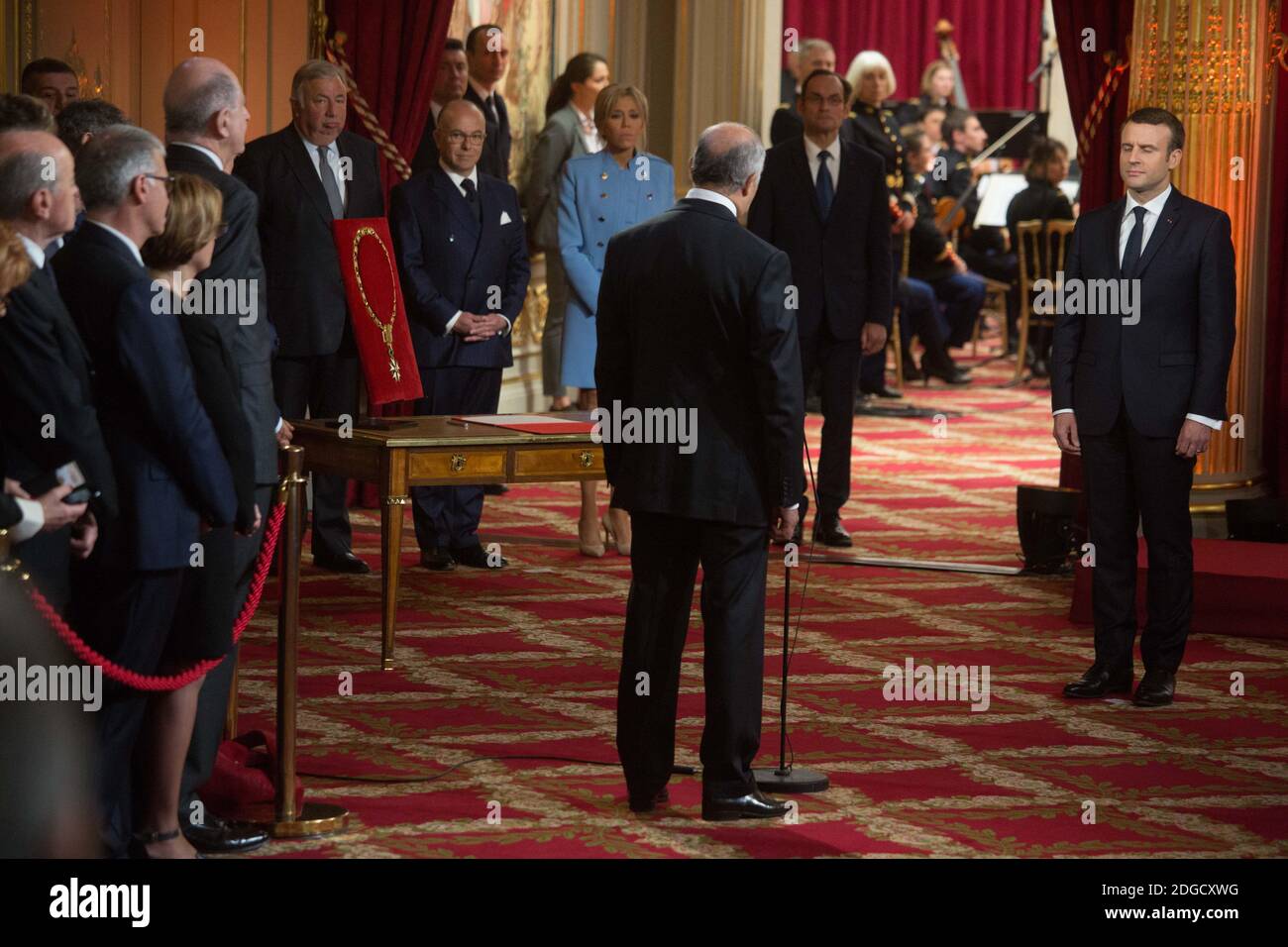 Der französische Präsident Emmanuel Macron mit seiner Frau Brigitte Macron während seiner feierlichen Amtseinführung als französischer Präsident in der Salle des Fetes des Präsidentenpalastes Elysee in Paris, Frankreich, am 14. Mai 2017. Foto von Hamilton/Pool/ABACAPRESS.COM Stockfoto