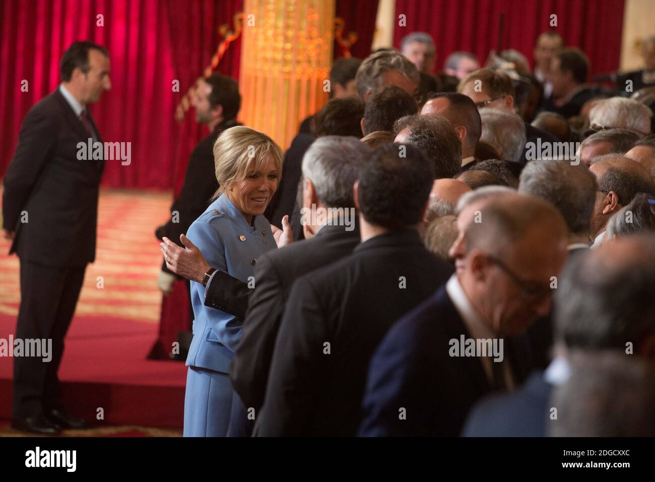 Emmanuel Macrons Frau Brigitte Macron während der Einweihungszeremonie des französischen Präsidenten Emmanuel Macron als französischer Präsident in der Salle des Fetes des Präsidentenpalastes Elysee in Paris, Frankreich, am 14. Mai 2017. Foto von Hamilton/Pool/ABACAPRESS.COM Stockfoto