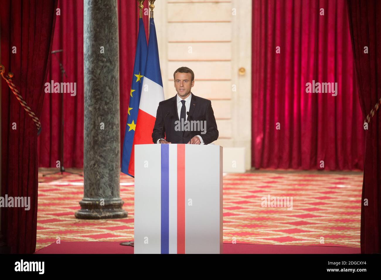 Der französische Präsident Emmanuel Macron spricht während seiner feierlichen Amtseinführung als französischer Präsident am 14. Mai 2017 in der Salle des Fetes des Präsidentenpalastes Elysee in Paris. Foto von Hamilton/Pool/ABACAPRESS.COM Stockfoto