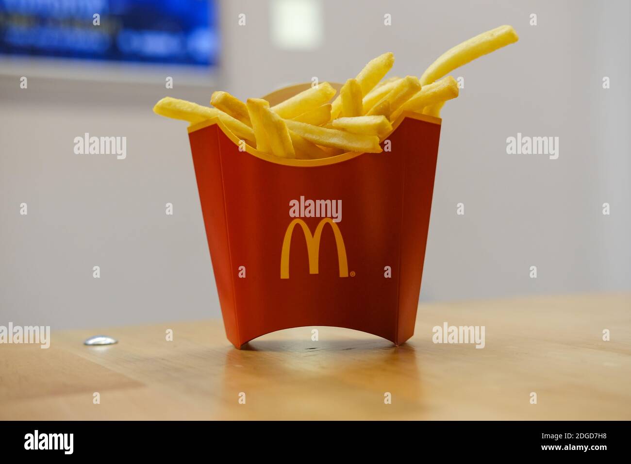 McDonalds Pommes Frites im Fast-Food-Bereich des Einkaufszentrums Stockfoto