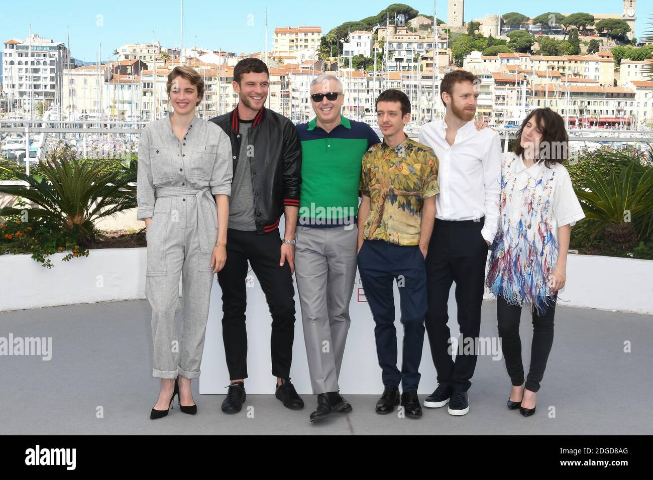 Regisseur Robin Campillo, Nahuel Perez Biscayart, Arnaud Valois, Adele Haenel, Coralie Russier, Aloise Sauvage, Ariel Borenstein, Antoine Reinartz, Felix Maritaud, Jean-Francois Auguste, Jerome Clement, Julien Herbin, Mehdi Rahim-Silvioli, Simon Bourgade, Theophile Ray, Mehdi Toure und Simon Guelat bei der Fotoaufnahme '120 Battements par minute' im Rahmen der 70. Filmfestspiele von Cannes am 20. Mai 2017 in Cannes, Frankreich. Foto von Nicolas Genin/ABACAPRESS.COM Stockfoto