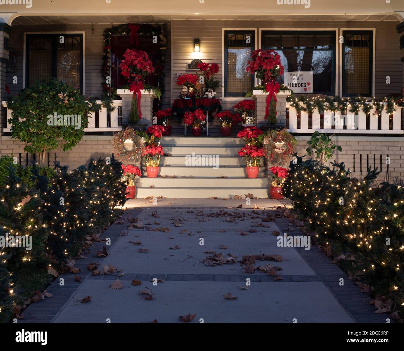 Sacramento, Kalifornien, USA. Dezember 2020. Die Weihnachtslichter der Fab 40s sind der bekannteste Ort, um die Weihnachtsvorstellung der Bewohner von Sacramento zu erkunden, selbst während der Pandemien von Covid-19 Stockfoto