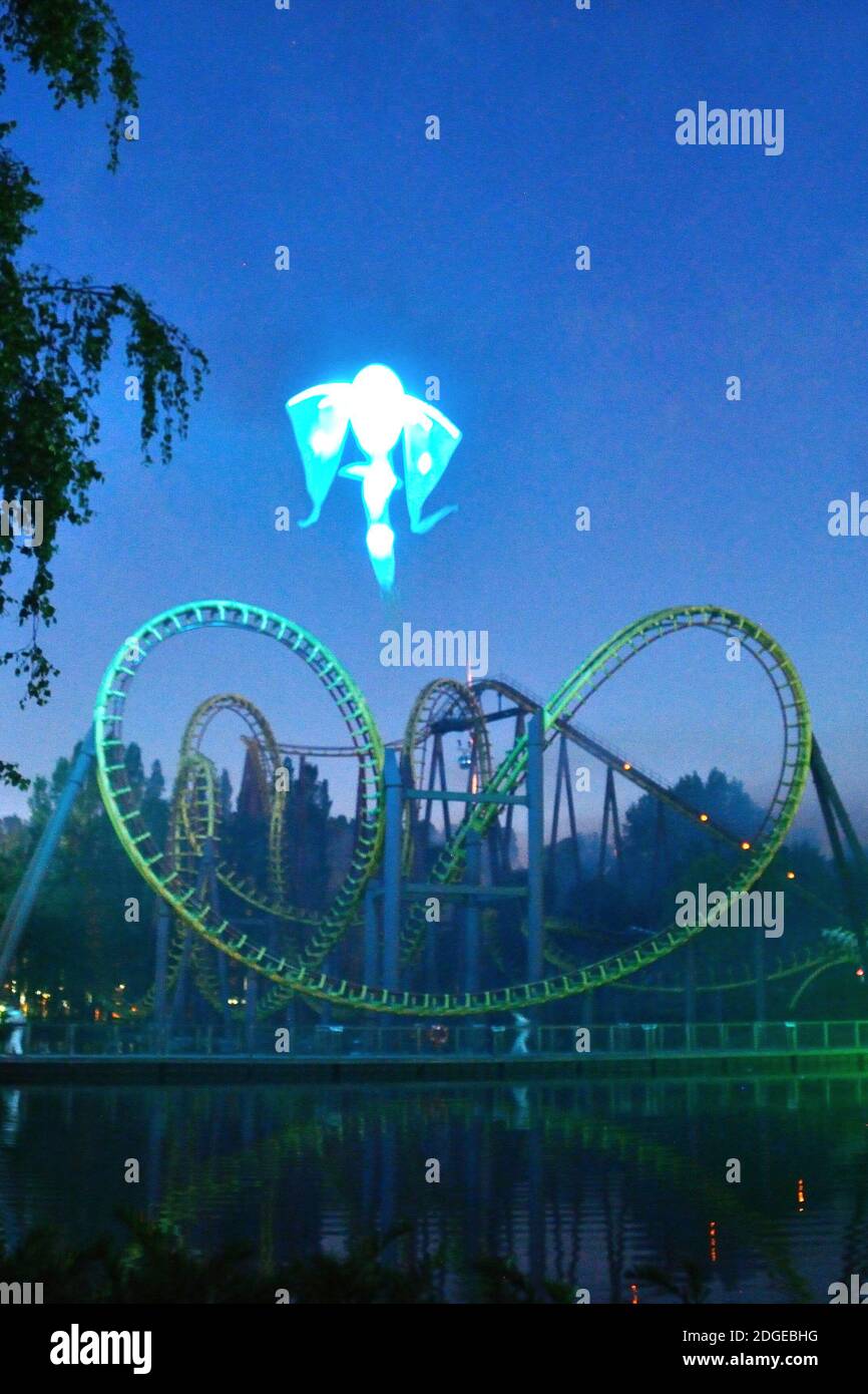 UN feu d'artificice est organize a l'occasion de l'inauguration de la nouvelle Attraction Pegase Express au Parc Asterix, France le 10 juin 2017. Foto von Aurore Marechal/ABACAPRESS.COM Stockfoto