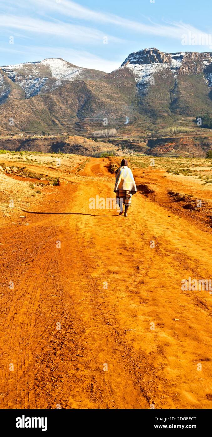 In lesotho Straße Dorf in der Nähe von Berg Stockfoto