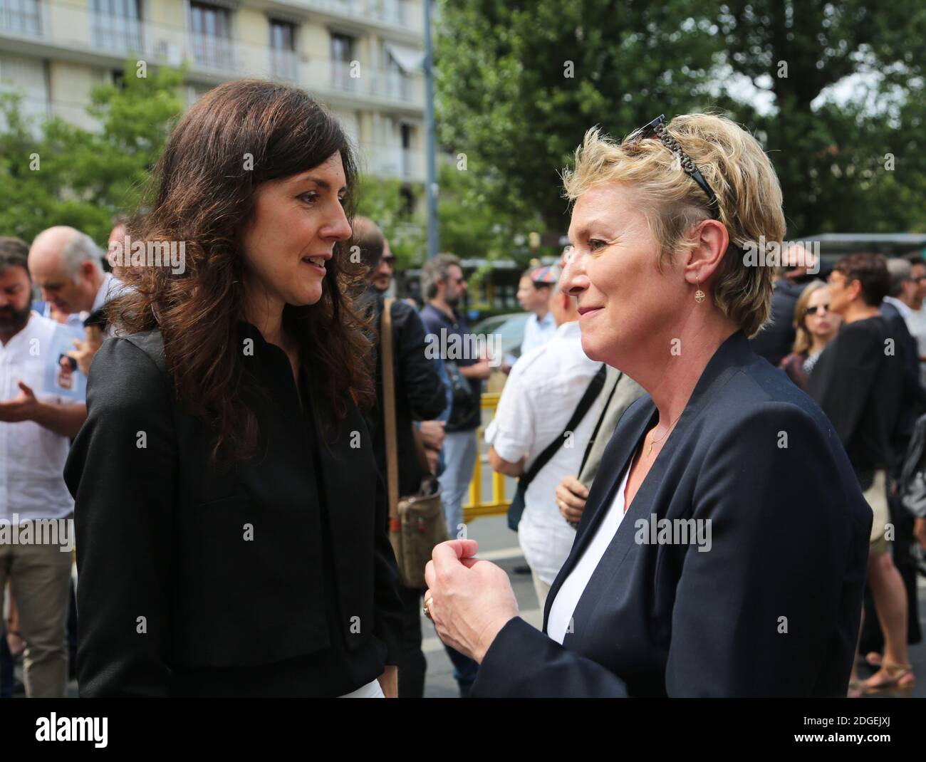 Plusieurs personnalites de media, Delphine Ernotte presidente de France Television, Elise Lucet, Audray Pulvard, Ingrid Betancourt, Christophe Hondelatte, Francoise Joly et Guilaine Chenu, ses proches et anonymes rendu hommages Herve Ghesquiere, le journalistes de France Television etais decede le 14 juin 2017 de, Paris, France, près le 20 juin 2017. Foto par Somer/ABACAPRESS.COM Stockfoto