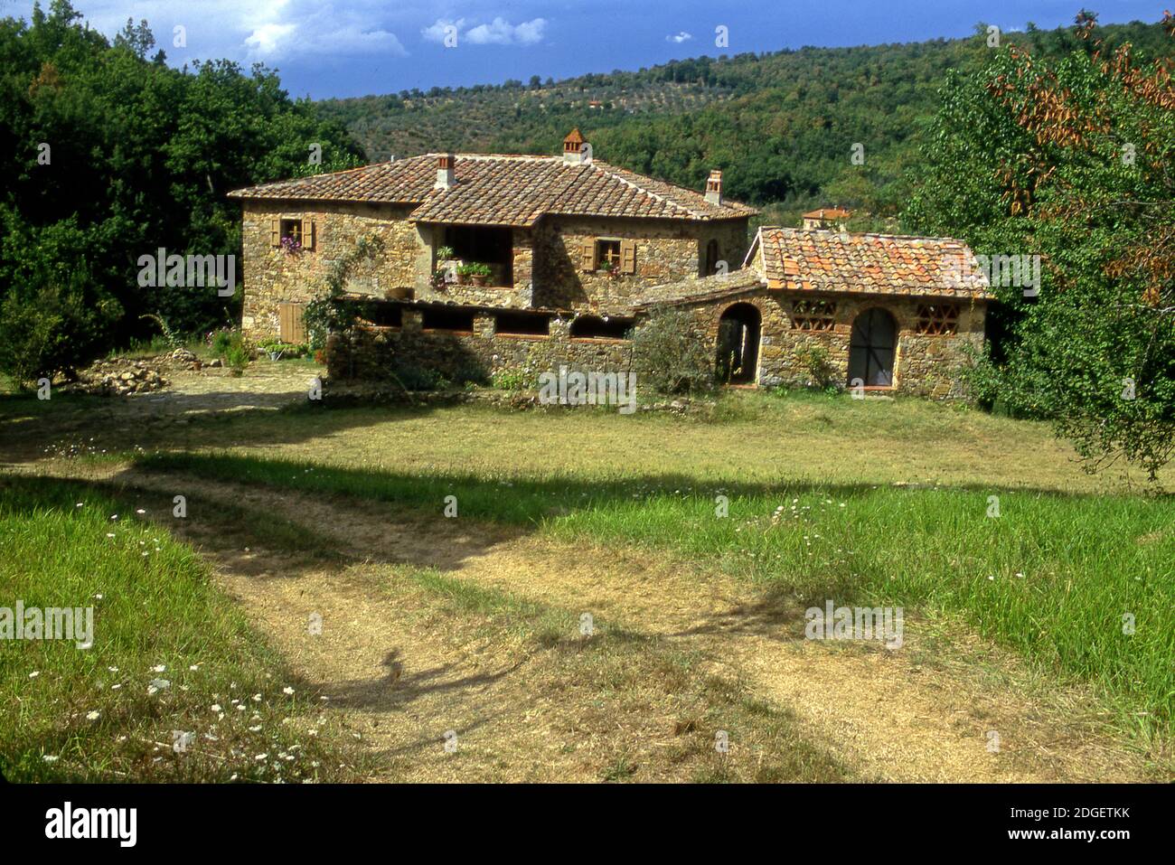 Altes Bauernhaus in der toskanischen Landschaft in der Nähe von Arezzo, Italien, Stockfoto