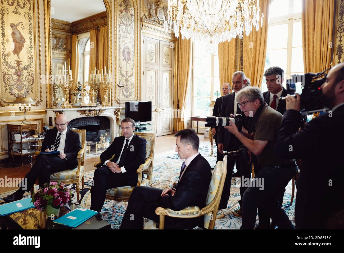Der französische Präsident Emmanuel Macron trifft am 26. Juni 2017 den Präsidenten der territorialen Gemeinschaft Guyane Rodolphe Alexandre im Elysée-Palast in Paris. Foto von Pool/ABACAPRESS.COM Stockfoto