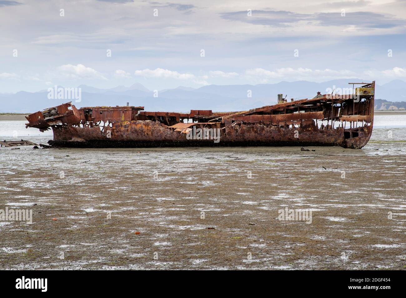 Die verrosteten Überreste des Schiffswracks von Janie Seddon auf dem Motueka-Vorland, Nelson Tasman, Neuseeland, am Samstag, 21. November 2020. Stockfoto