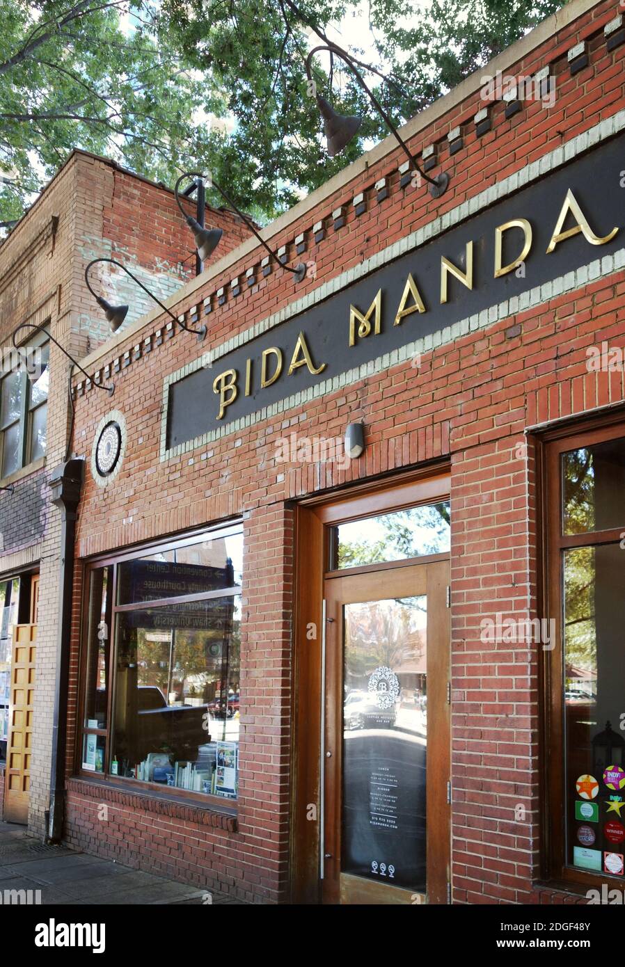 RALEIGH, NC/USA - 10-23-2019: Bida Manda, beliebtes laotisches Restaurant in der Innenstadt von Raleigh Stockfoto