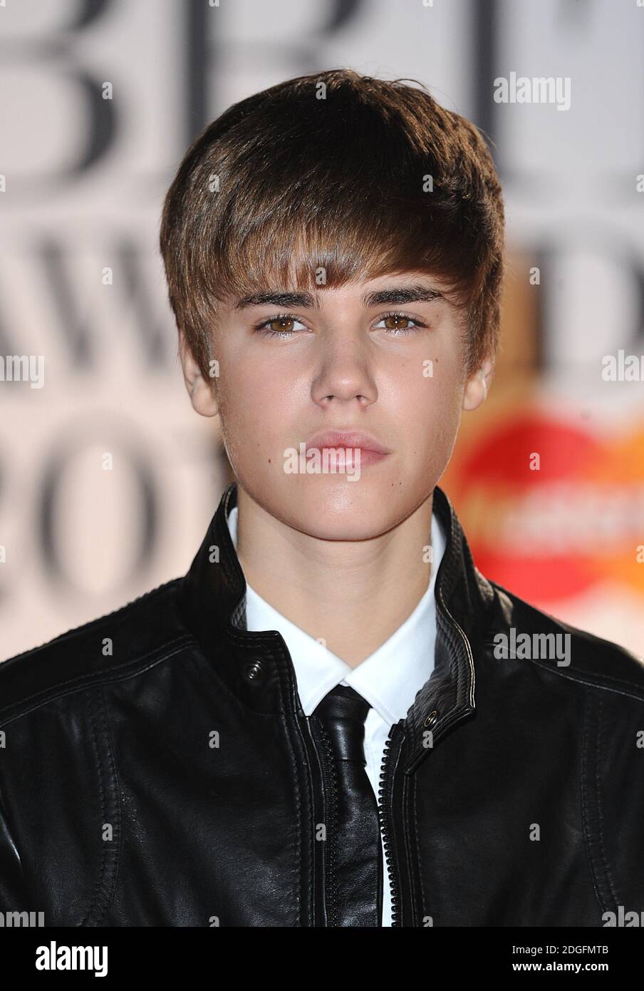 Justin Bieber bei der Ankunft für die Brit Awards 2011 in der O2 Arena, London. Stockfoto