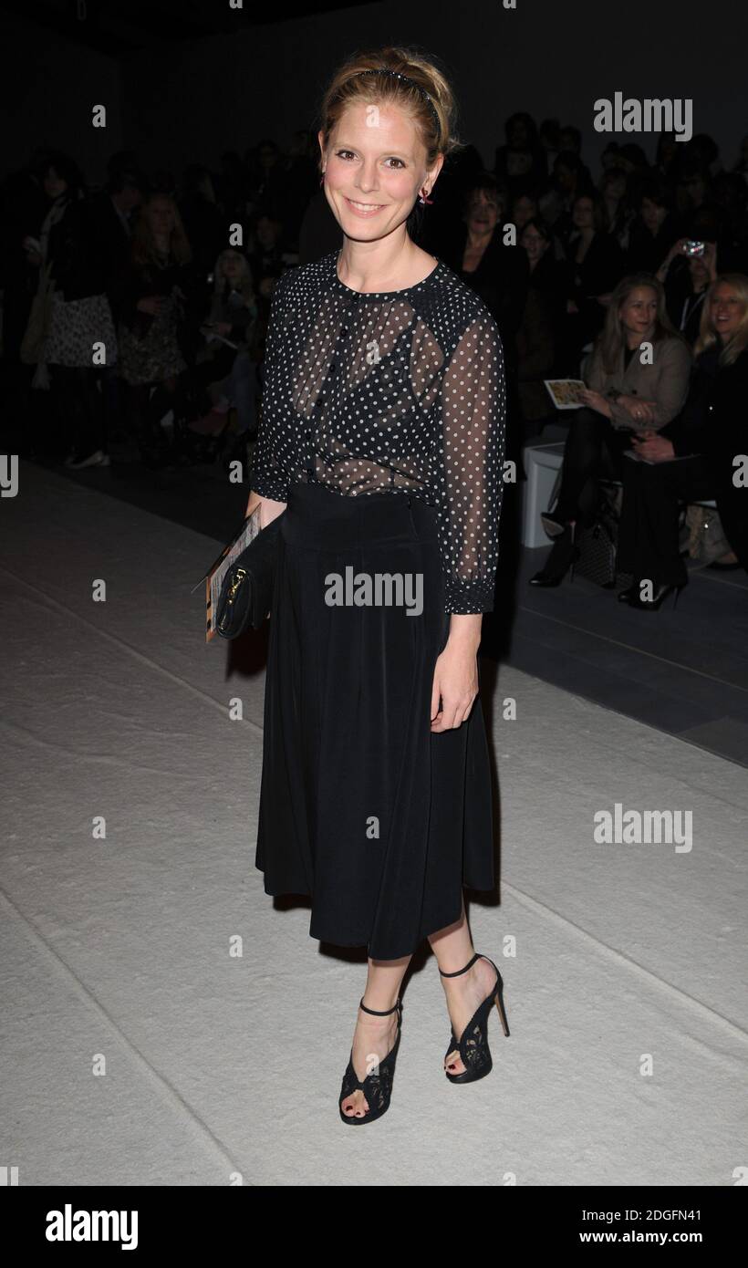 Emilia Fox besucht Caroline Charles Catwalk Show, BFC Tent, Somerset House, Teil der London Fashion Week. Stockfoto