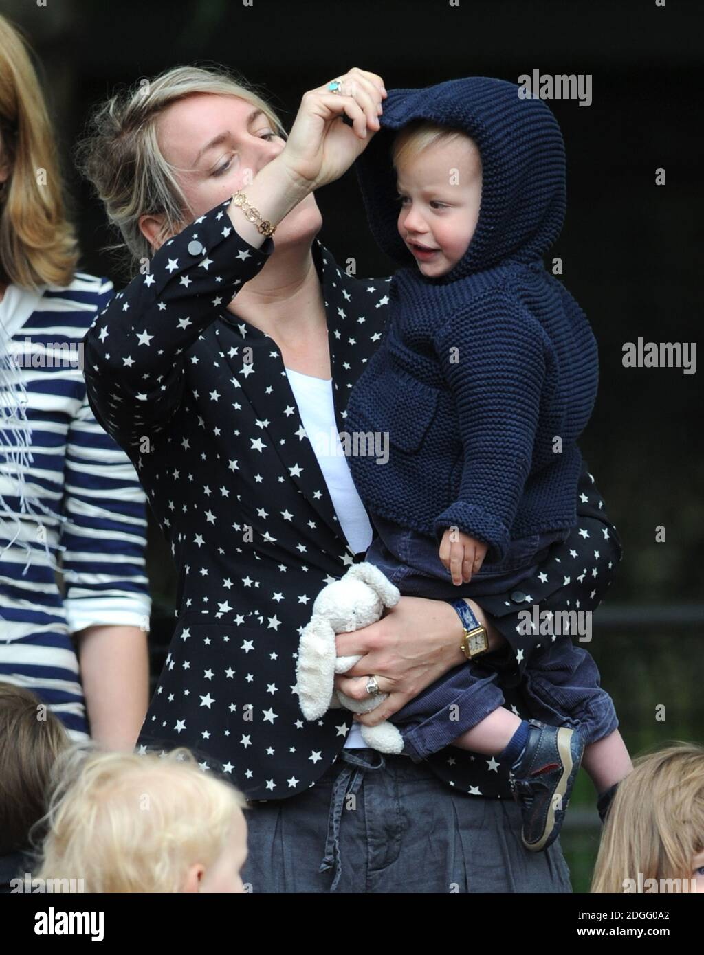 Laura Parker Bowles und Sohn Freddy, in Trooping the Color, Buckingham  Palace, The Mall, London Stockfotografie - Alamy