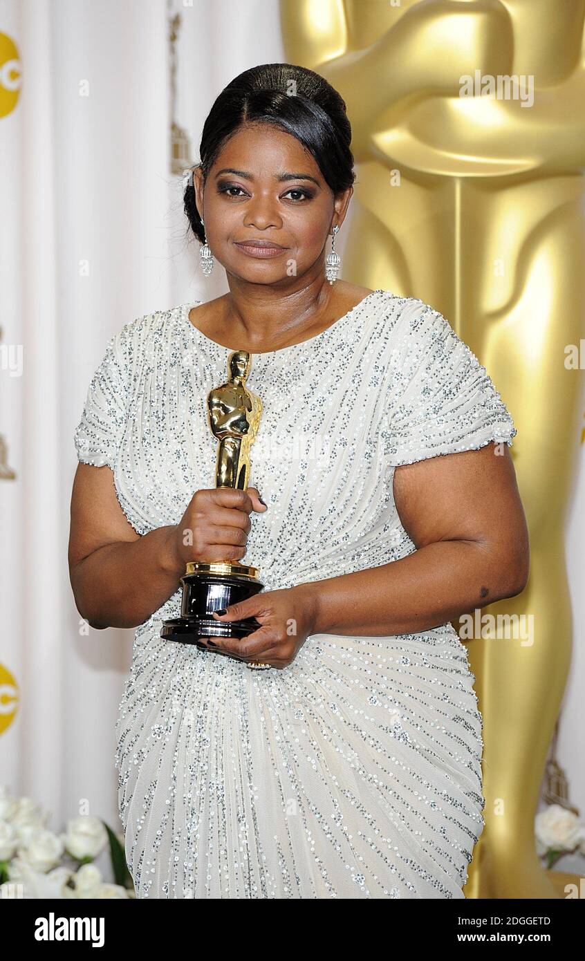 Octavia Spencer mit der Performance einer Schauspielerin in einer Nebenrolle, ausgezeichnet für The Help, bei den 84. Academy Awards im Kodak Theatre, Los Angeles. Stockfoto