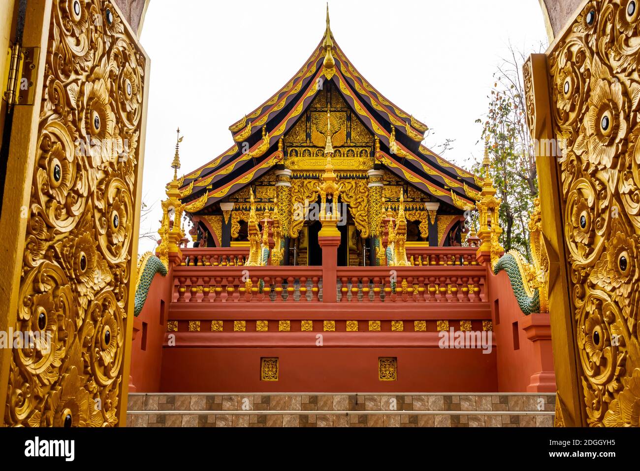Architektur in Wat Phra, dass Doi Phra Chan auf der Spitze eines Berges Stockfoto