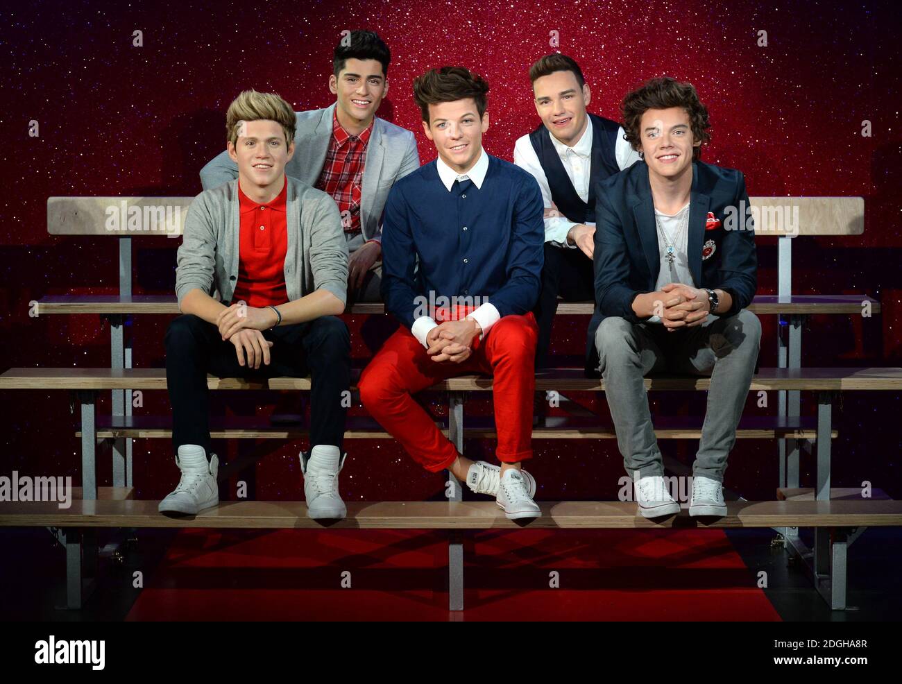 Wachsmodelle von Naill Horan, Zayn Malik, Louis Tomlinson, Liam Payne und Harry Styles von der Band One Direction werden bei Madame Tussauds in London vorgestellt. Stockfoto