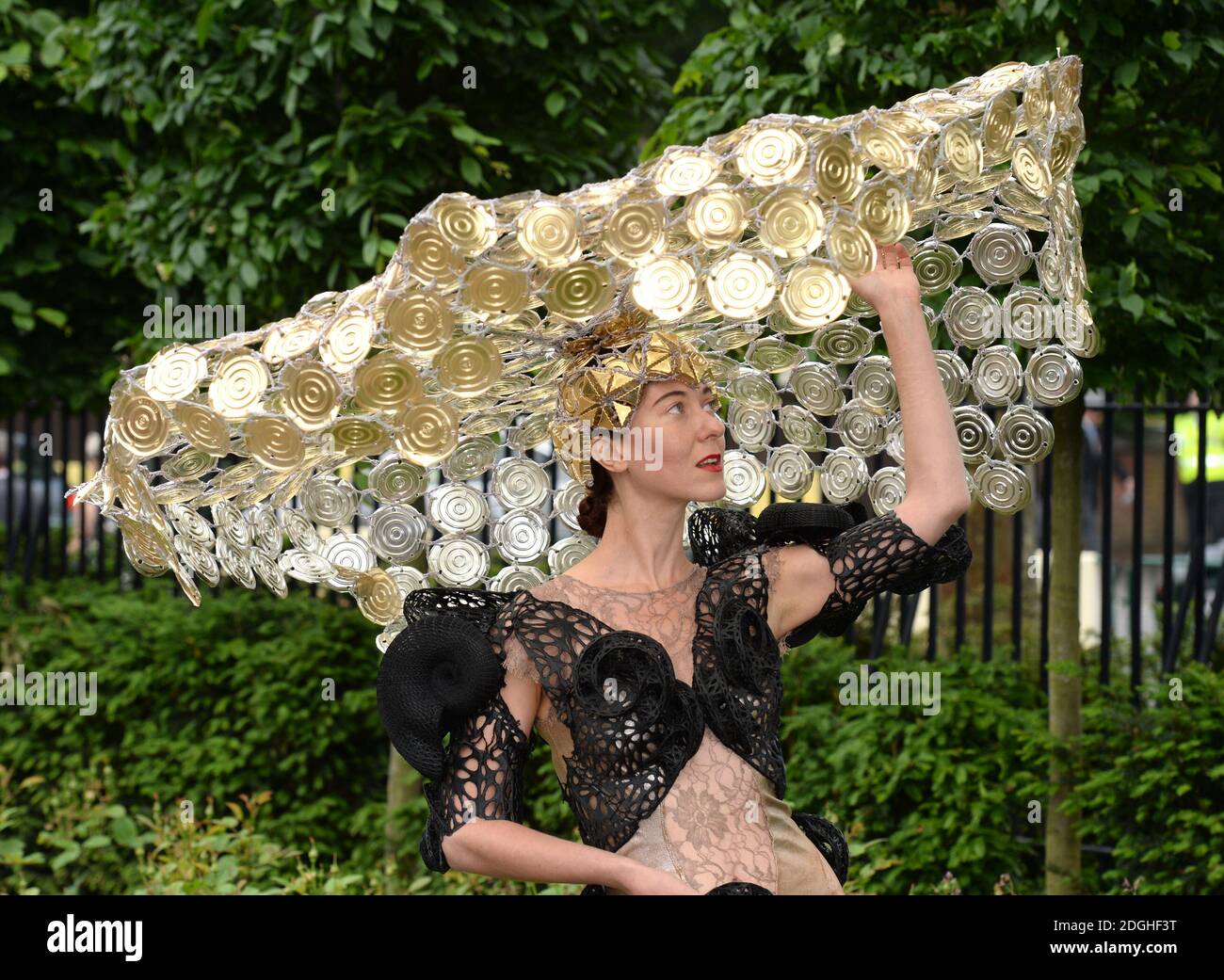 Rennfahrerin Larisa Katz beim Ladies Day im Royal Ascot 2013, Ascot Racecourse, Berkshire. Stockfoto